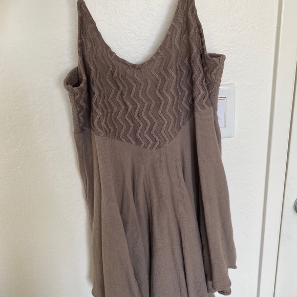 Dresses - Picture 2 of 5